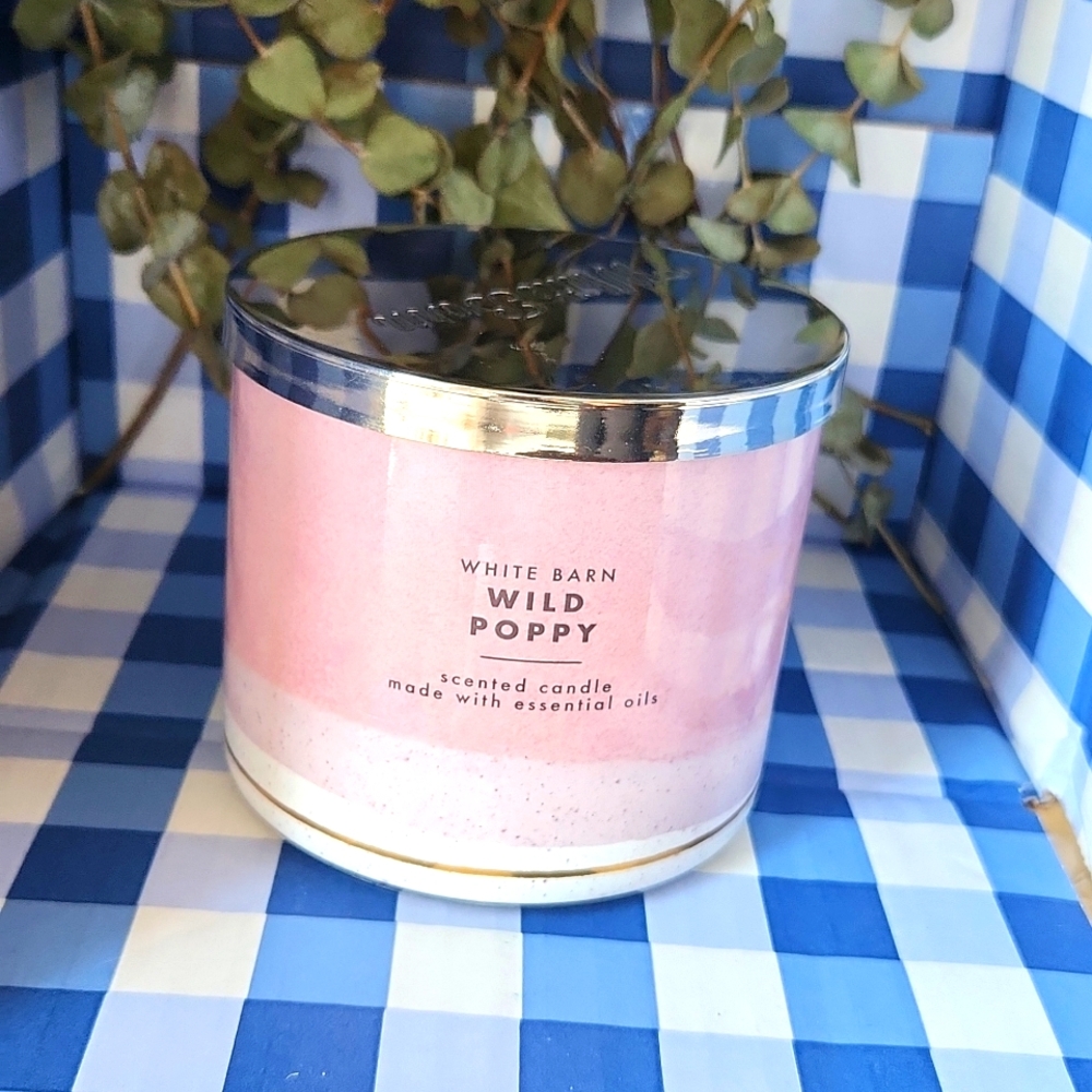 Bath and body works 3 Wick candle.